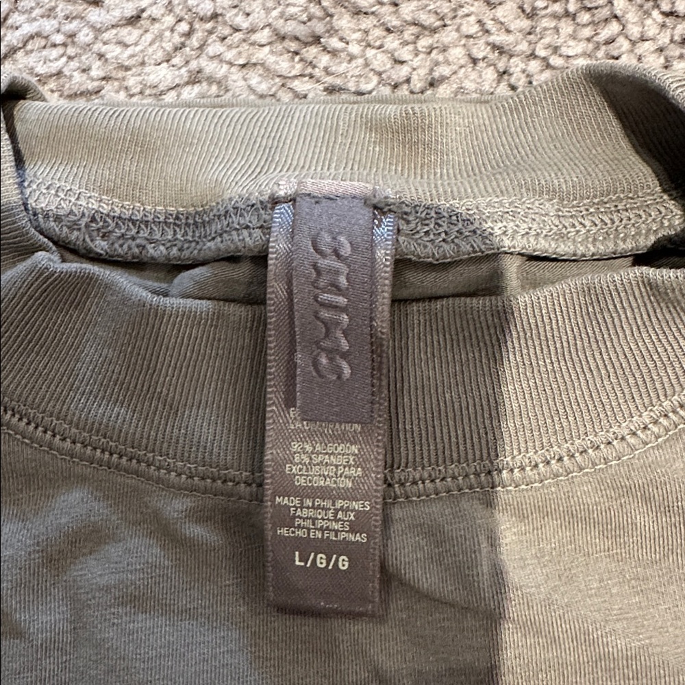 Skims Tee - Picture 2 of 4
